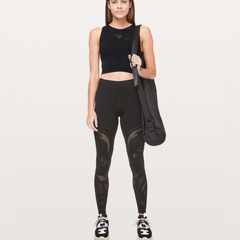 Lululemon Reveal Crop Top *En Avante-Black - Picture 1 of 6